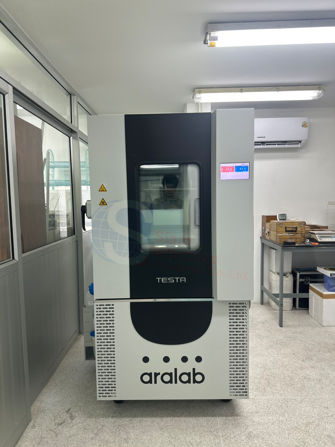 ตู้สอบเทียบอุณหภูมิและความชื้น (Metrology and Calibration Chamber) ยี่ห้อ ARALAB รุ่น TESTACAL 300 (OW92)