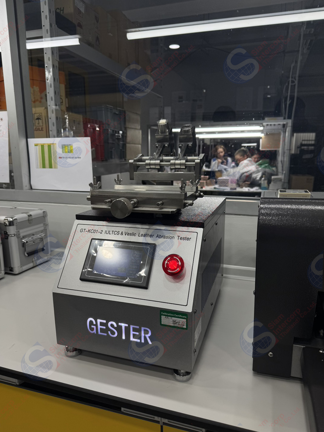 เครื่องทดสอบความคงทนของสีสิ่งทอหนัง (IULTCS & Veslic Leather Abrasion Tester) ยี่ห้อ GESTER รุ่น GT-KC01-2 (OW126)