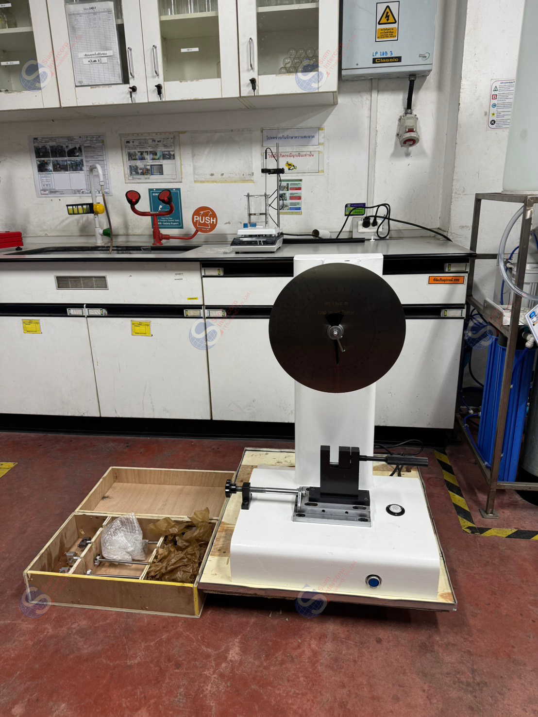 เครื่องทดสอบแรงกระแทกแบบลูกตุ้ม (Izod Dial Display Pendulum Impact Testing Machine) ยี่ห้อ HST รุ่น XJU-5.5 (OW131)