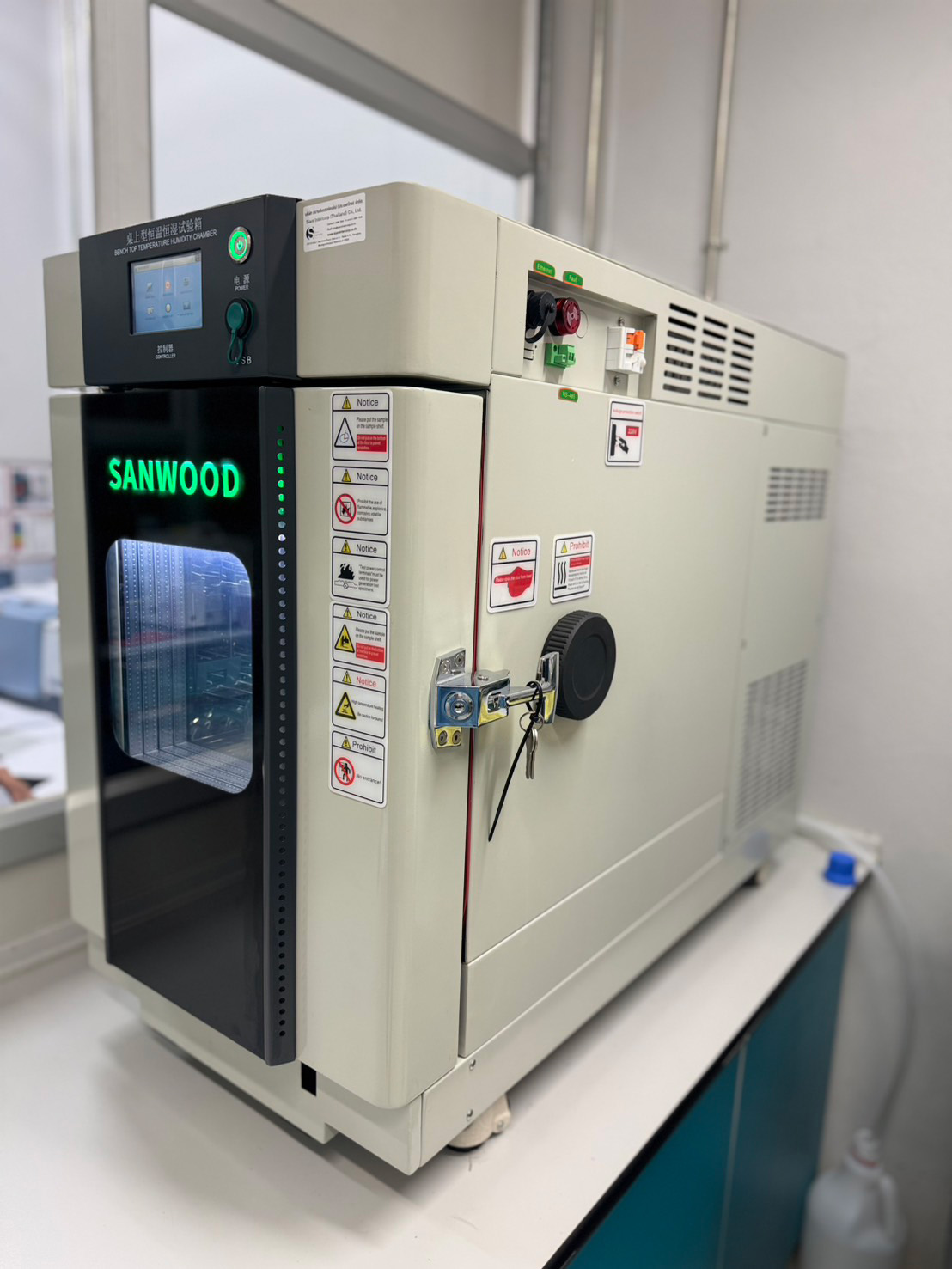 ตู้ควบคุมอุณหภูมิและความชื้นแบบตั้งโต๊ะ (Bench-Top Type Temperature Humidity Chamber) ยี่ห้อ Sanwood รุ่น SMC-22-CC (OW135)