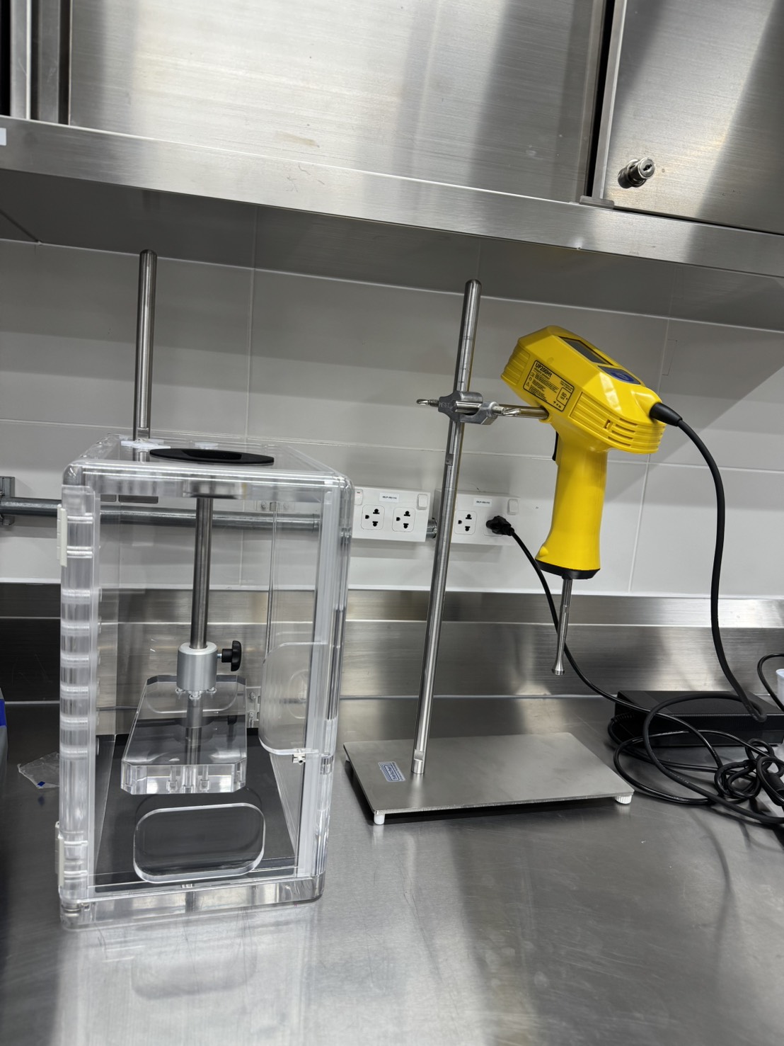 เครื่องกำเนิดอัลตราโซนิกความถี่สูงสำหรับของเหลว  (Compact Lab Homogenizer) ยี่ห้อ Hielscher รุ่น UP200Ht