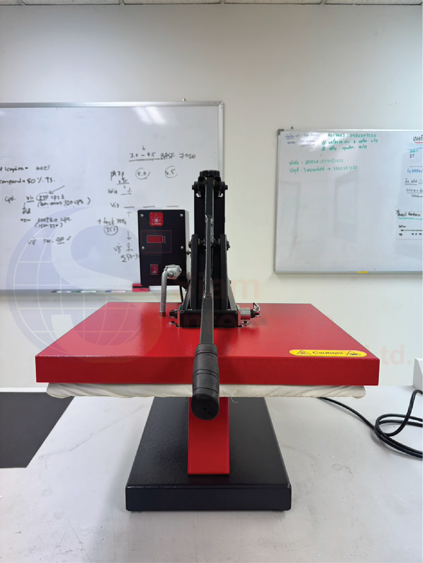 Lotus Manual Heat Press รุ่น LTS 150 ที่ใช้งานใน UAC Advance Polymer & Chemicals